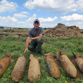 Sprengbombe 6x SD70 mit Leitwerk Penzing 2022.jpg