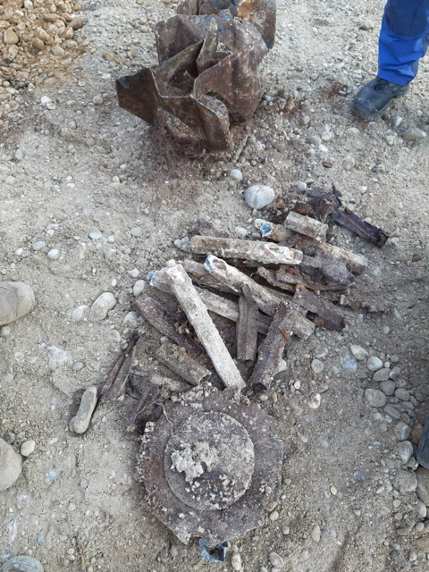 Bombenleitwerk mit Stabbrandbomben München 2018.jpg