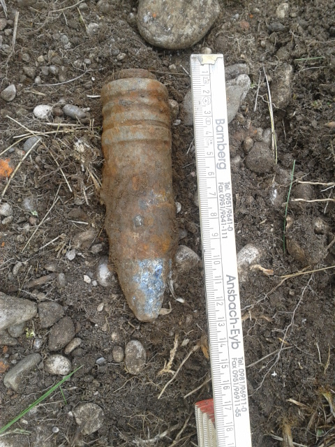 3,7cm Granate Wolfratshausen 2013.jpg