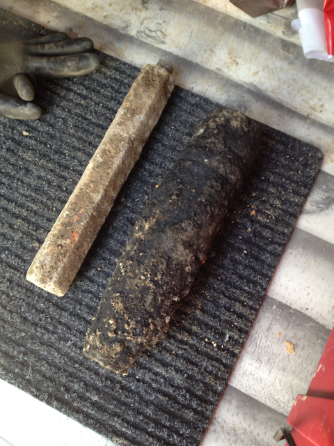 Granate und Stabbrandbombe Neubiberg 2013.JPG