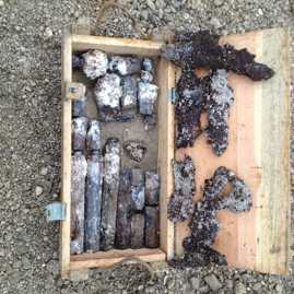 Stabbrandbomben 4 lbs. und Bombensplitter, München 2013.JPG