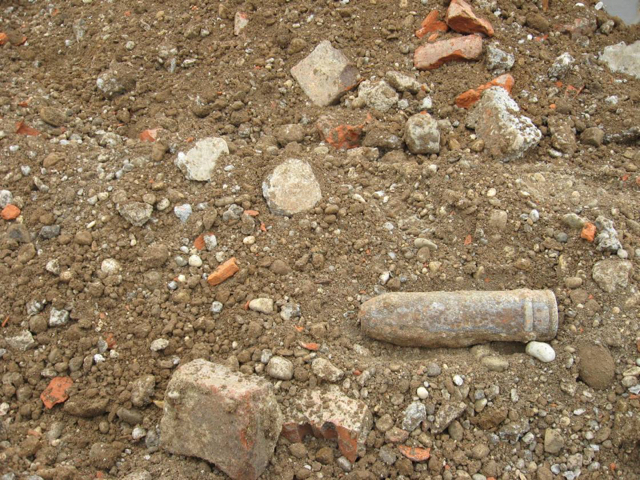 7,5cm Sprenggranate München- Pasing, 2012.JPG