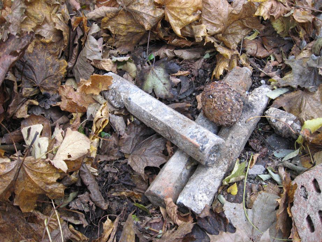 Stabbrandbomben INC 4lbs.und Eierhandgranate 17, 2011.JPG