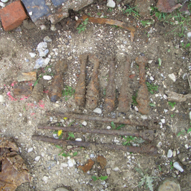 Werfergranaten + MG42-Läufe, Garmisch, 2009.JPG